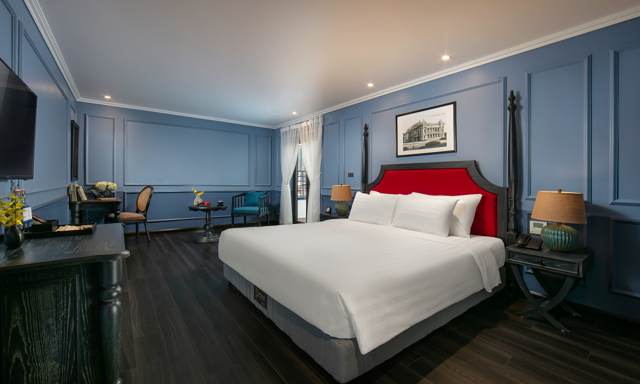 EXECUTIVE SUITE ROOM
