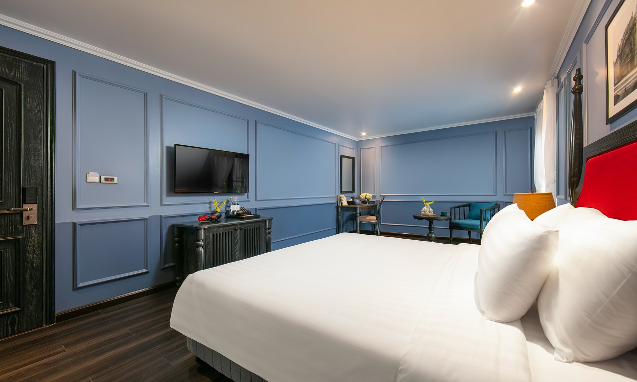 EXECUTIVE SUITE ROOM