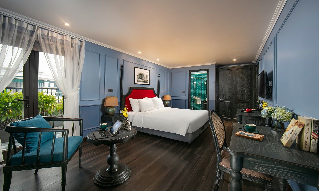 EXECUTIVE SUITE ROOM
